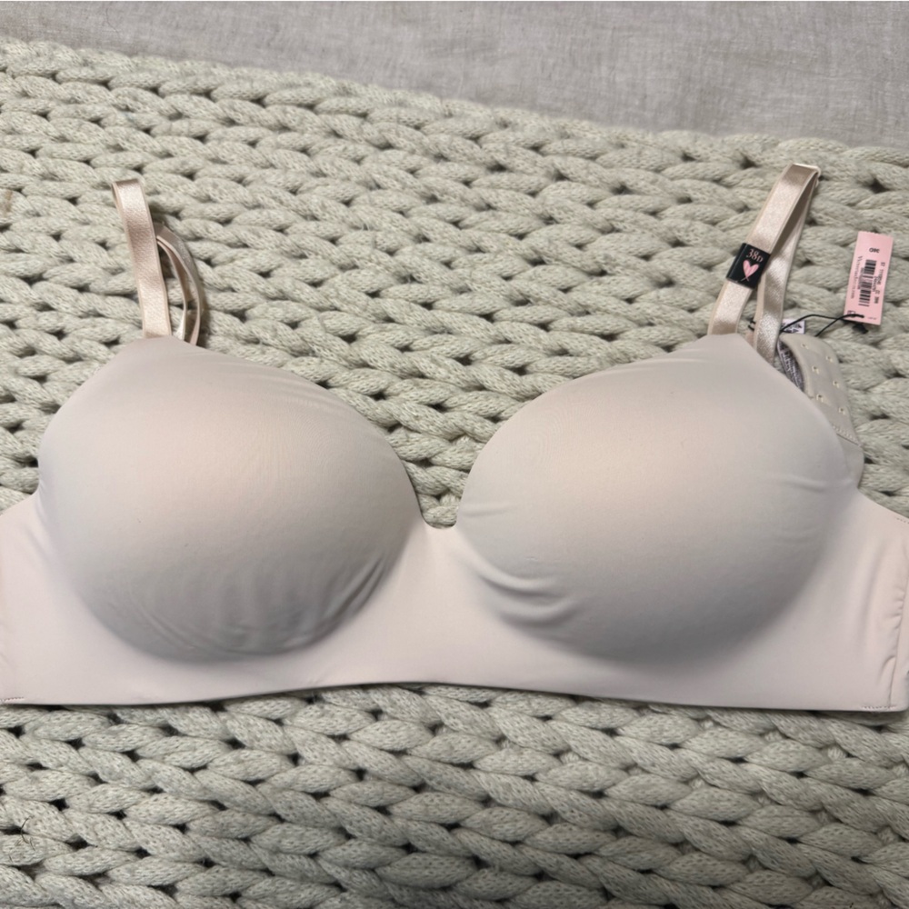 Victoria's Secret Cream Wireless Lightly Lined T-shirt Bra 38D